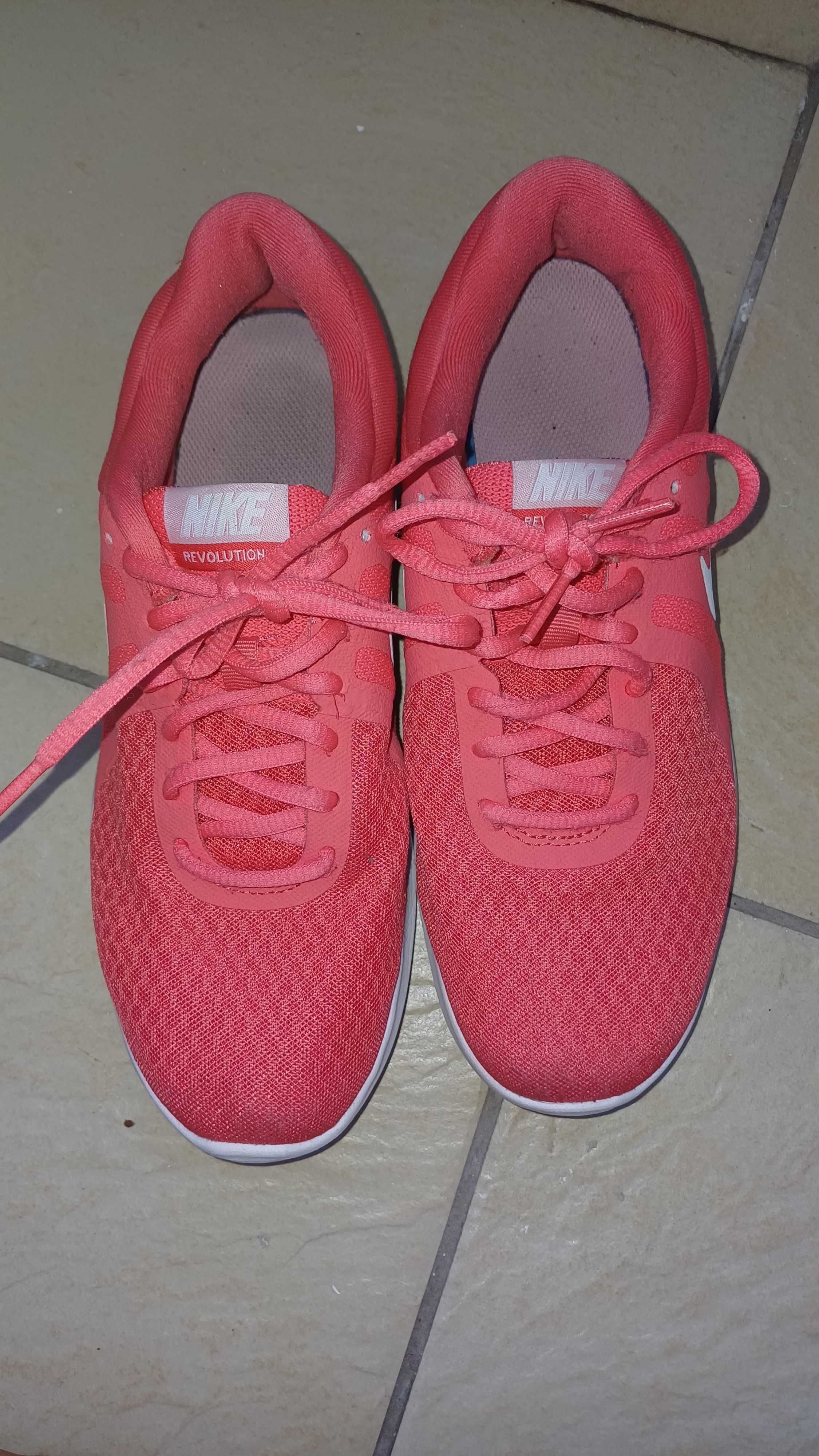 Nike маратонки 38.5