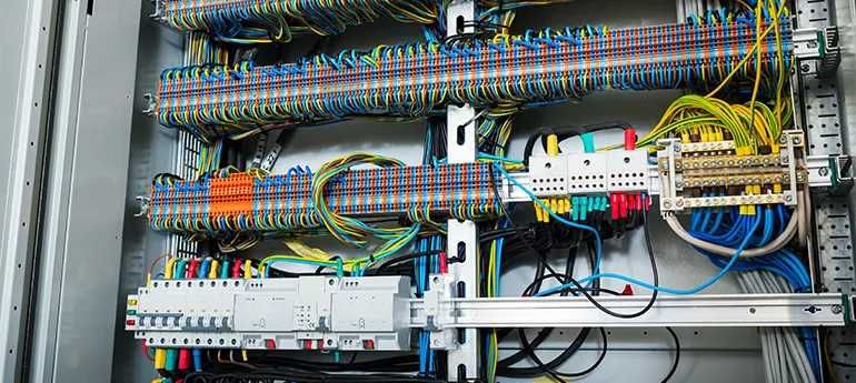 Instalatii electrice, Electrician autorizat, Electrician
