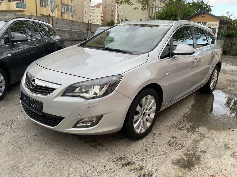 Opel Astra J, 2011, motor 1.7 diesel, xenon, navi, climatronic