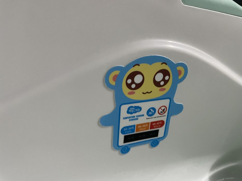 Cadita de baie benelusi nou nascuti si sugari