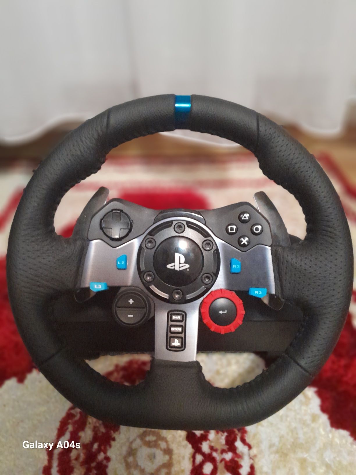 Vând volan logitech g29 cu pedale și schimbător.