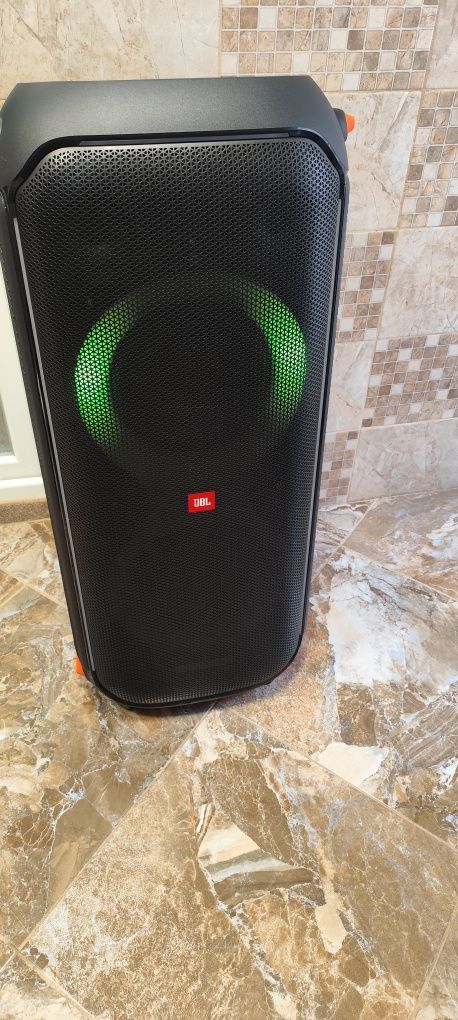 Vând jbl partybox 710