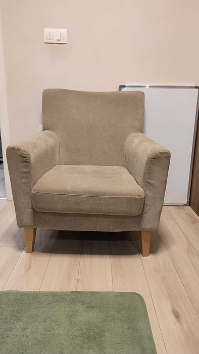 Фотьойл / кресло с дървени крака