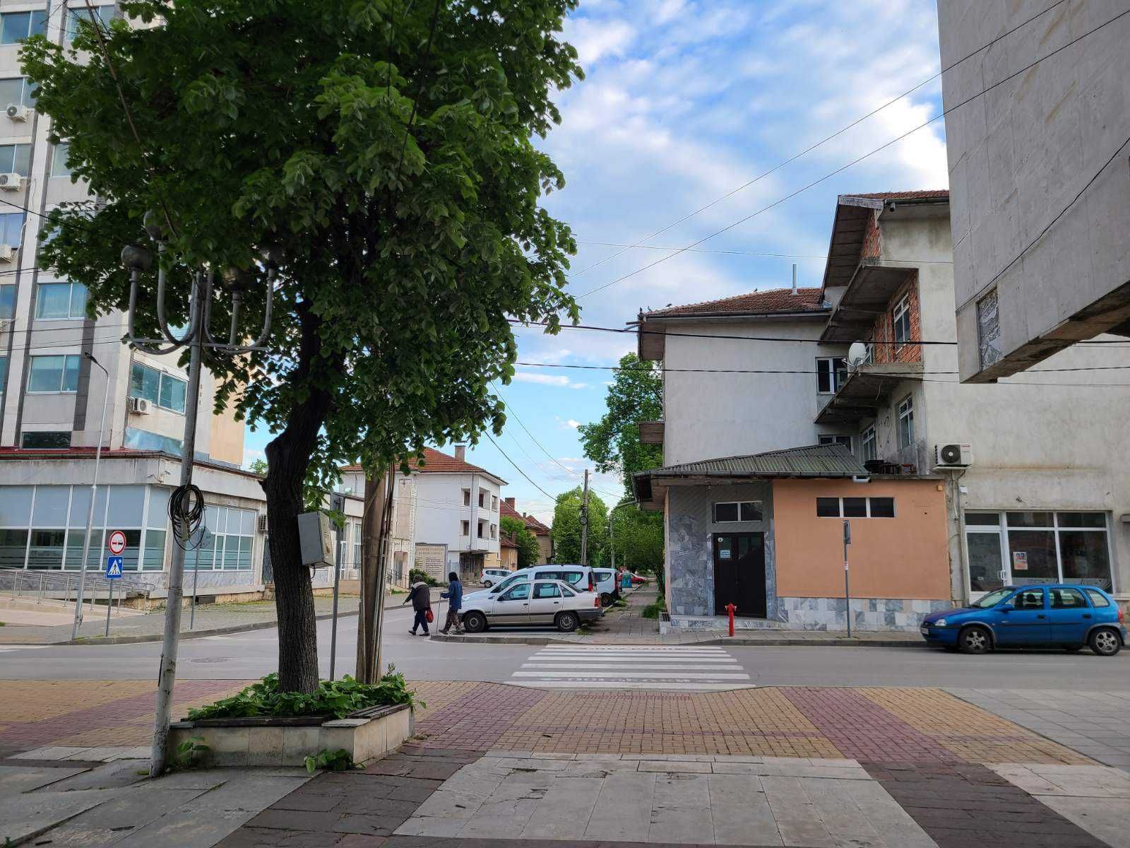 Продава се къща в центъра на Бяла Слатина срещу общината и площада