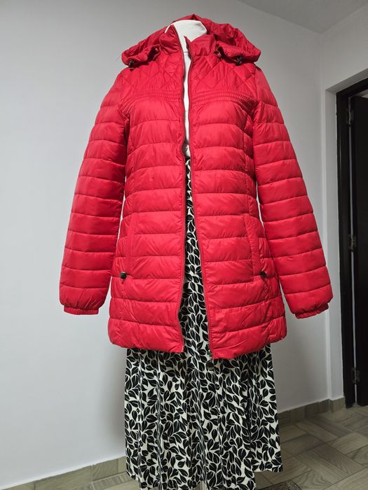 Set format din fusta plisata si pulover alb;