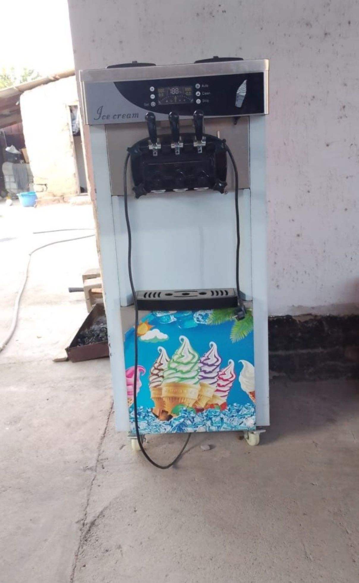 Продаётся мороженный аппарат