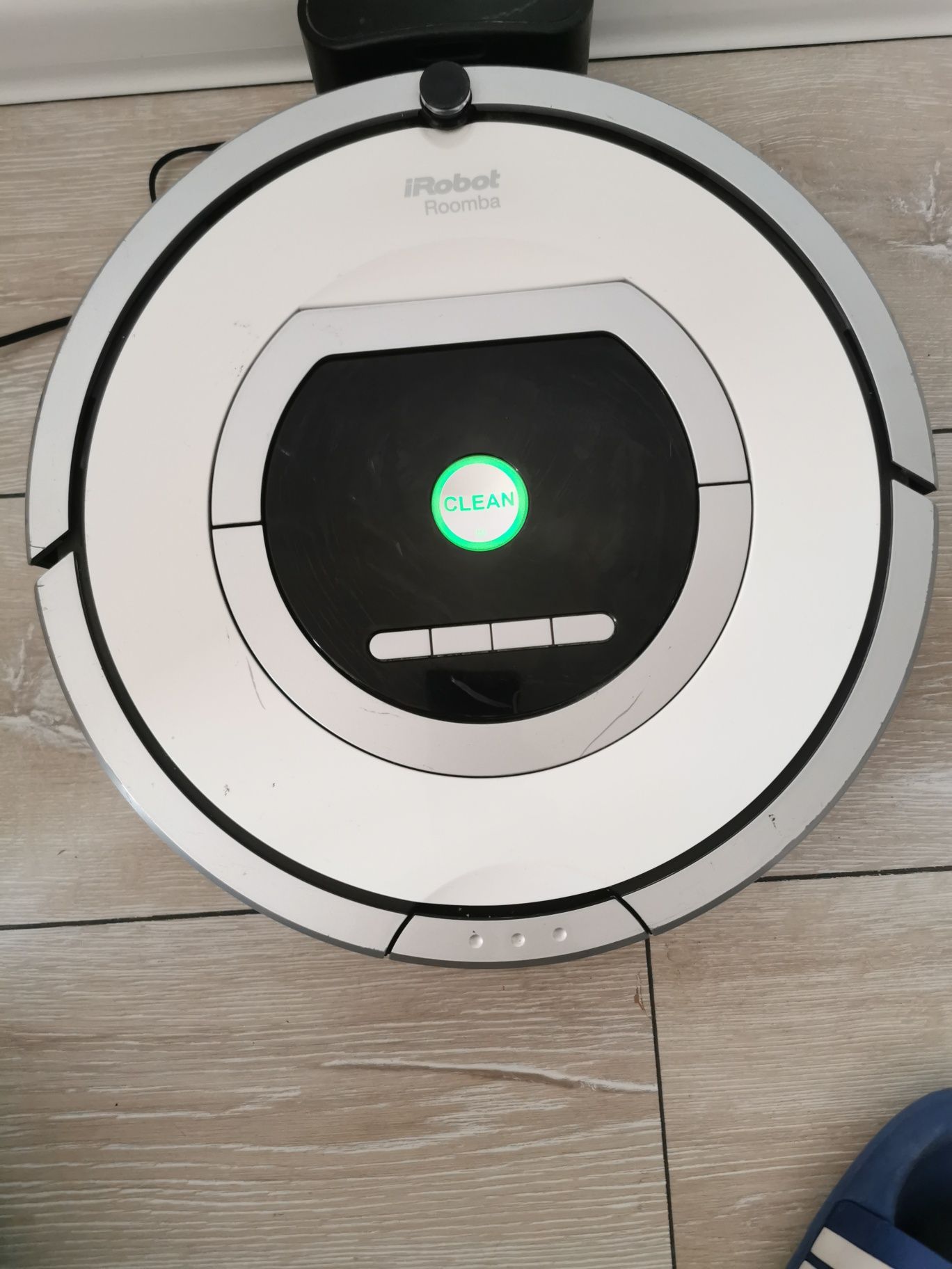Robot de curățenie IROBOT Roomba cu acumulator NOU.