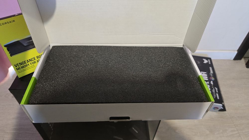 Vand/schimb Rtx 5070 12gb PNY OC