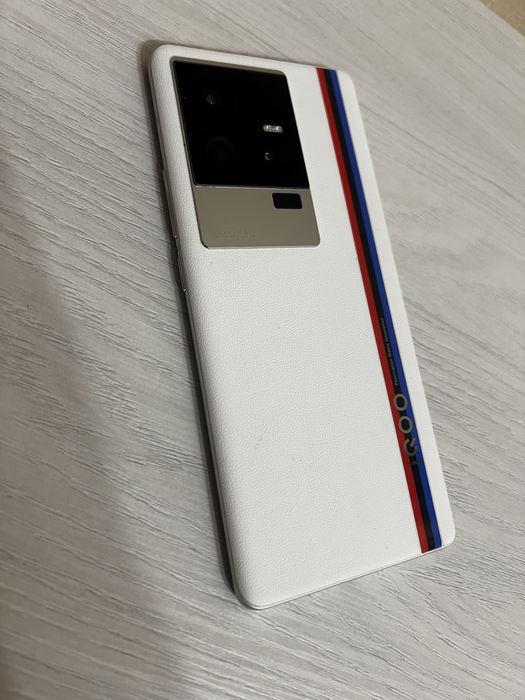 Продам телефон vivo iqoo 11 pro