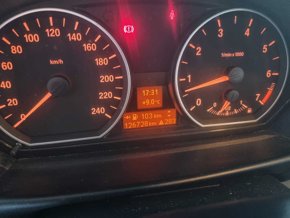 BMW Seria 1 • 2011 • 2.0 benzină • 126.728 km • Pachet M interior