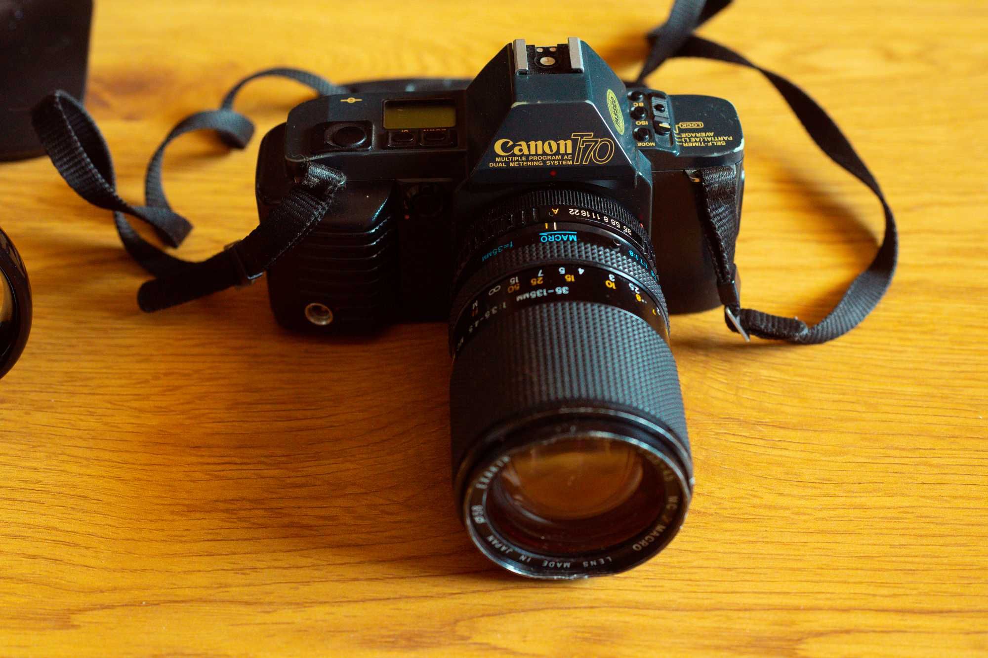 Canon T70 SLR + обектив + Canon 277T Speedlight