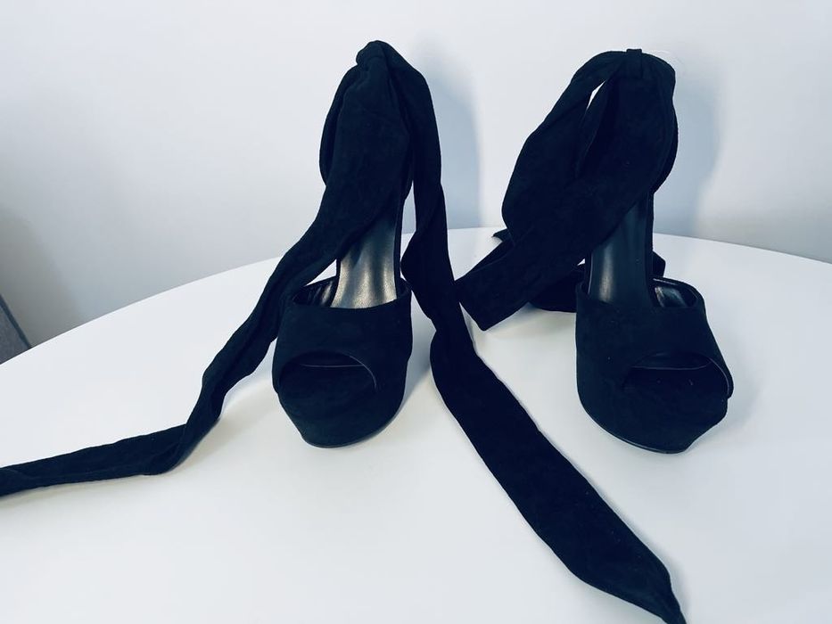 Fauxsuede high heel platform sandale