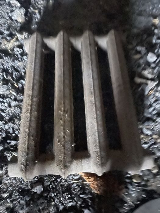 Продам чугунную батарею