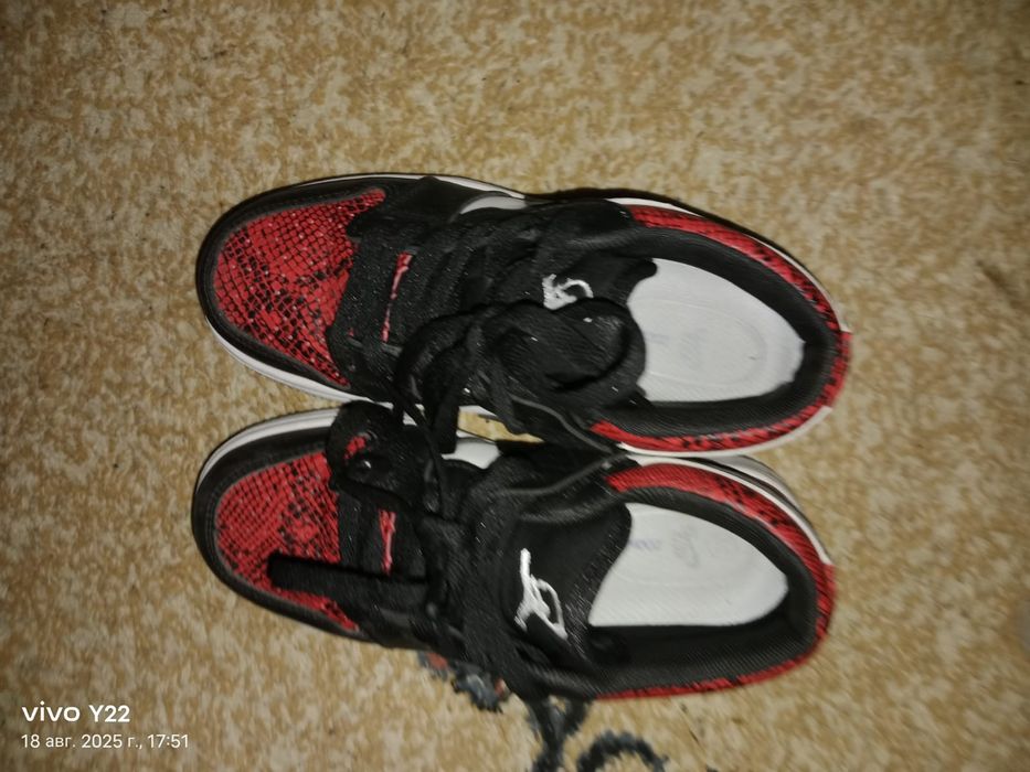 Продаю кроссы за 10к новые