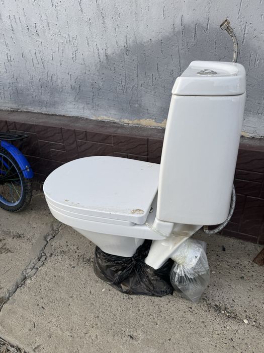 Продается унитаз