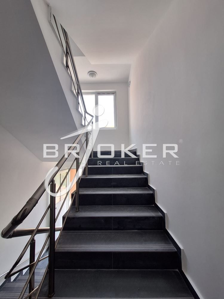 Продава се Тристаен апартамент в Кърджали, Център - 100 кв.м за 810 €/кв.м - Снимка #9
