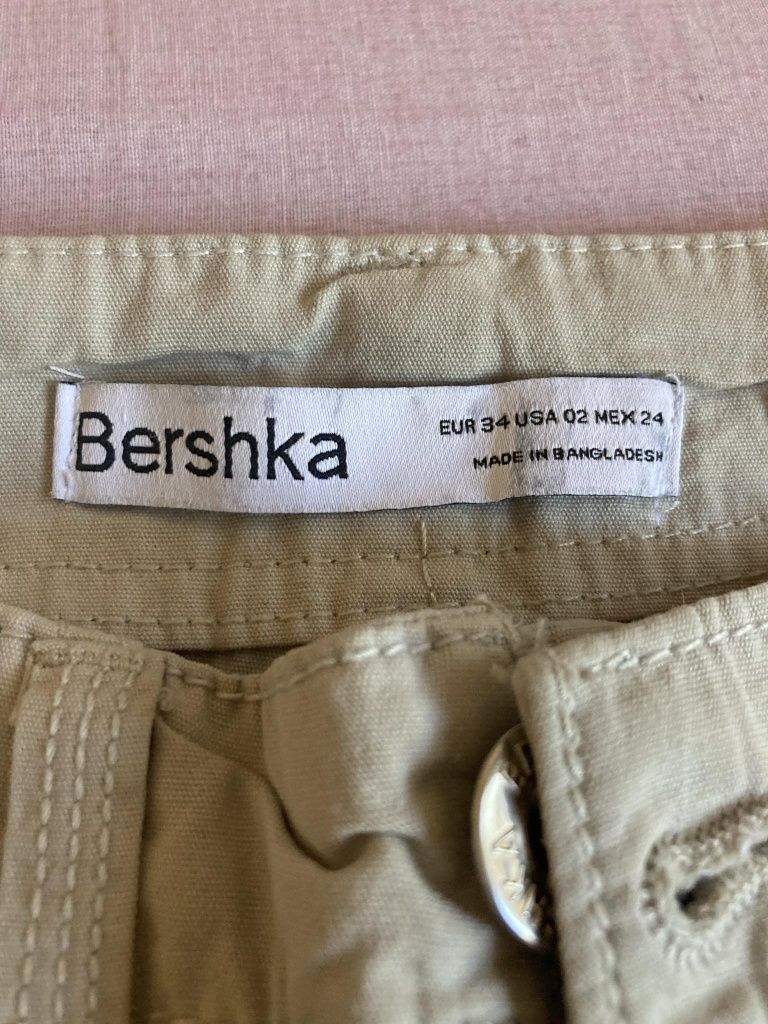 Нов панталон на Bershka