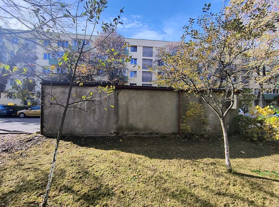 Donez garaj dublu + unu simplu din plăci de beton