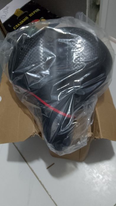 Сидушка новая только пришла для велосипедиста