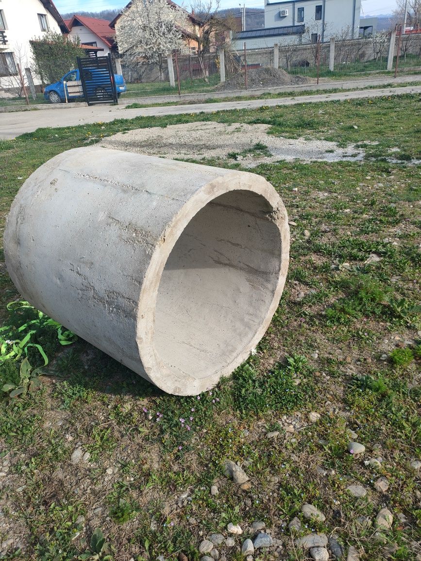 Tub fântână din beton