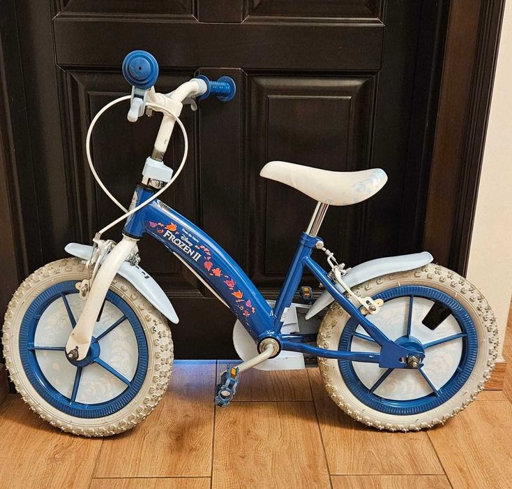 Bicicletă copii 14 inch + roți ajutătoare – 300 lei