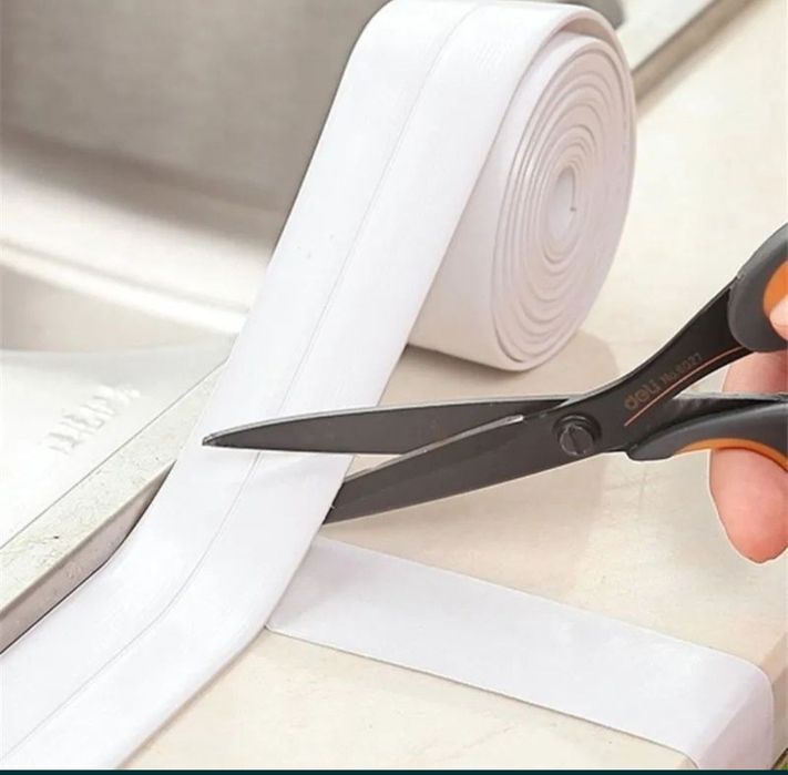 Banda adeziva de etansare alba izolații sanitare 3.2m lungime x3,8cm