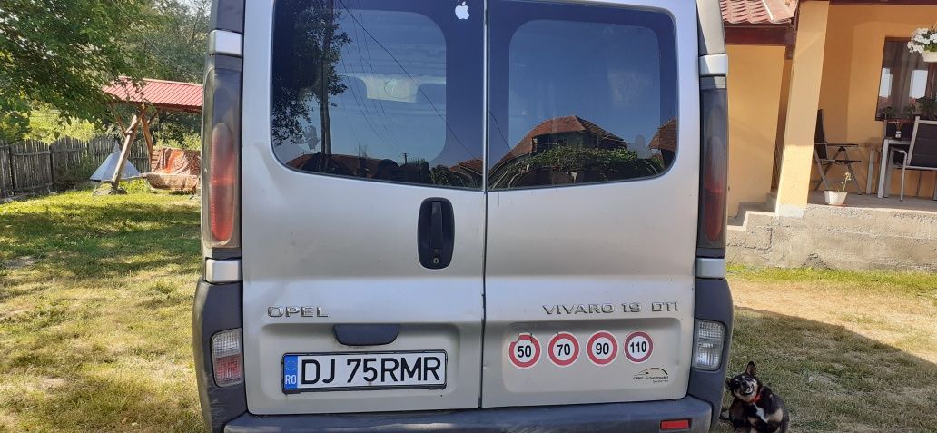 Vând Opel vivaro