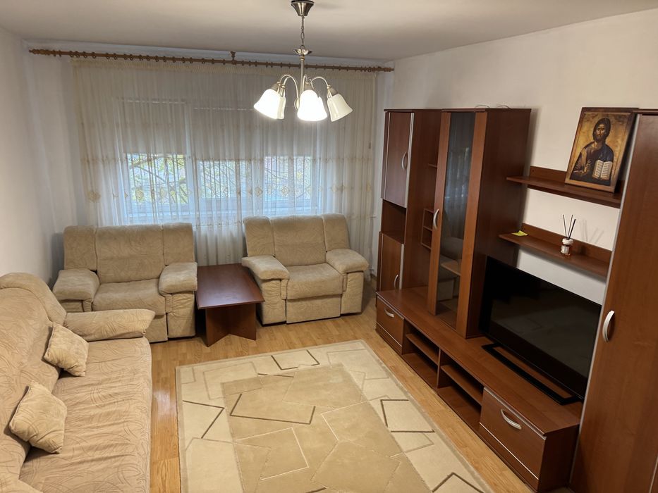 Inchiriez apartament 2 camere decomandat cu centrala ! Perioada lunga