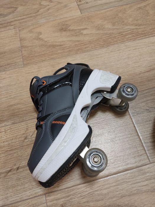 Маратонки със сгъваеми кънки