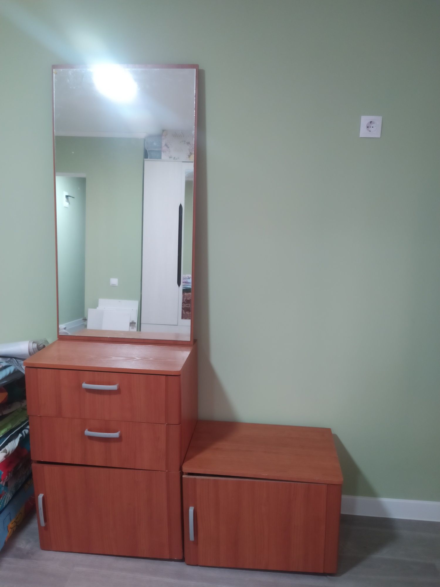 Продам прихожую мебель