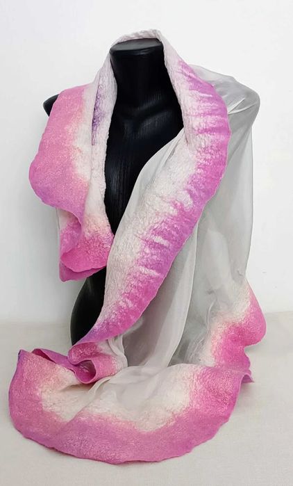 Филцов , ръчно изработен шал чрез мокро плъстене