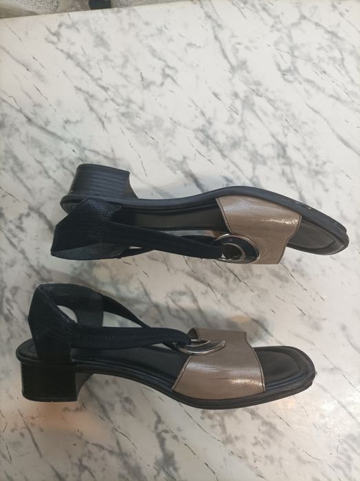 Сандали от естествена кожа Riekir и Caprice