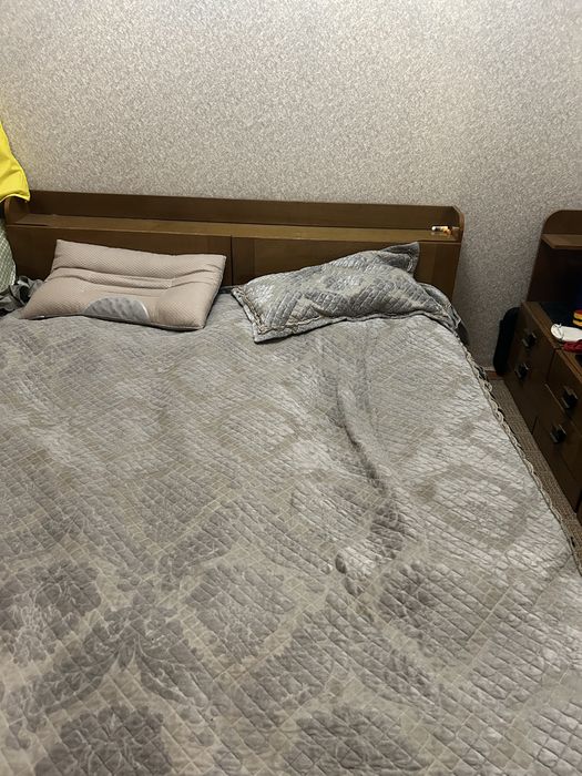 Продам 2 х спальную кровать с комодом