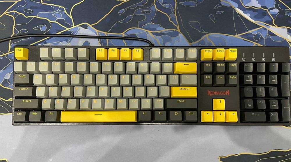 Продается механическая клавиатура Redragon Surara