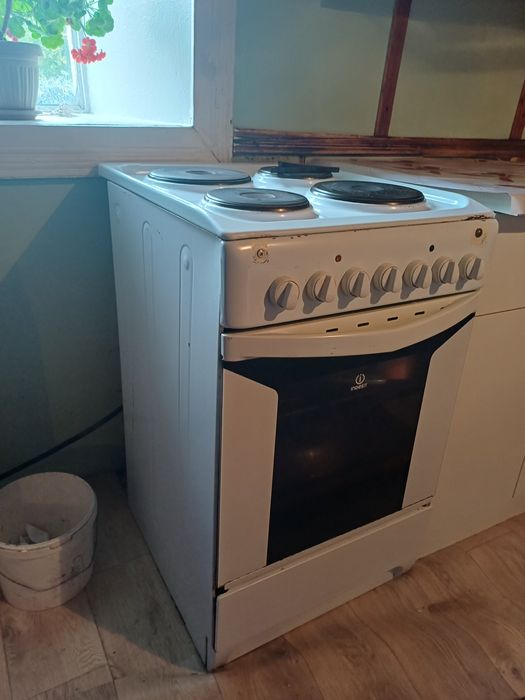 Электро плита Индезит за 25000 тенге.