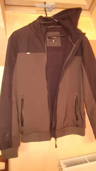 Vând geaca barbați