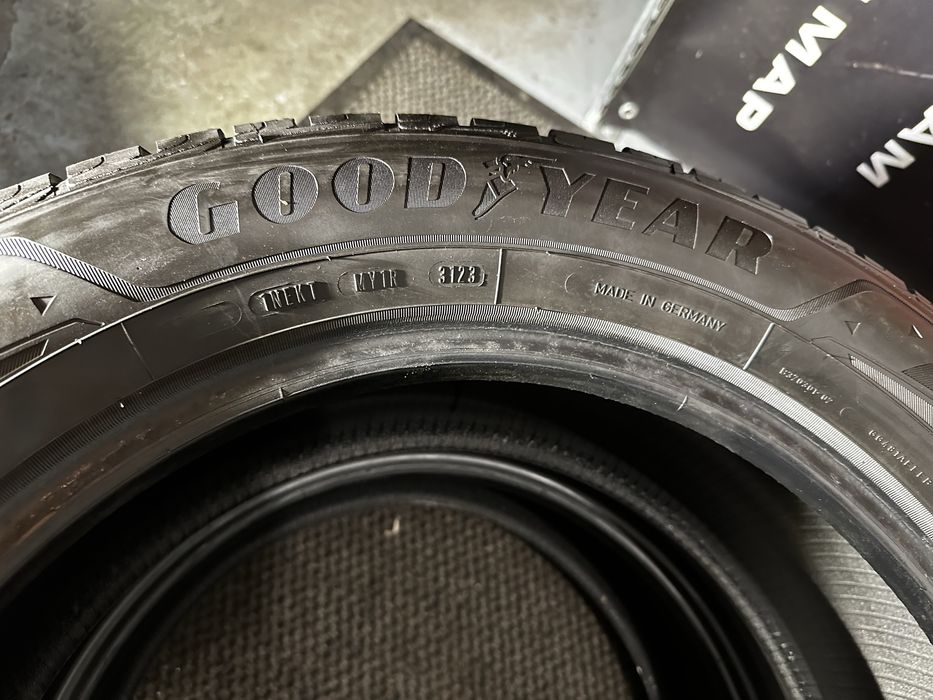 215/60 R17 96H XL - Goodyear UltraGrip Performance Suv M+S Oferta