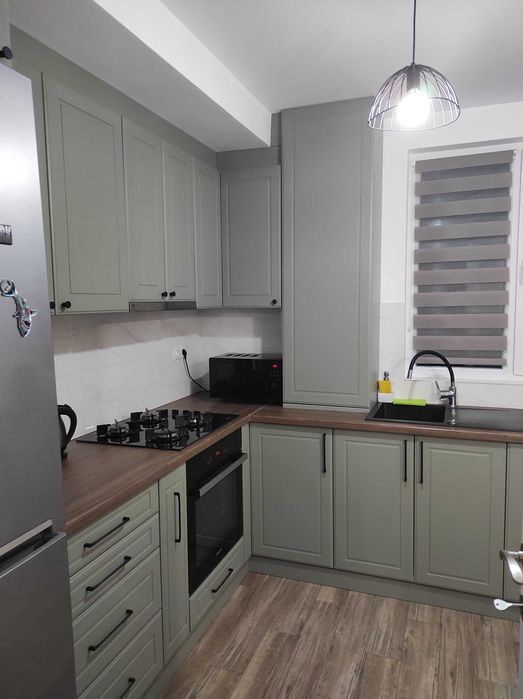 Inchiriez apartament cu 3 camere