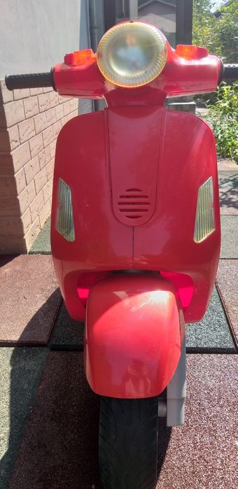 Electroscuter Vespa pentru copii vârstă 2...5