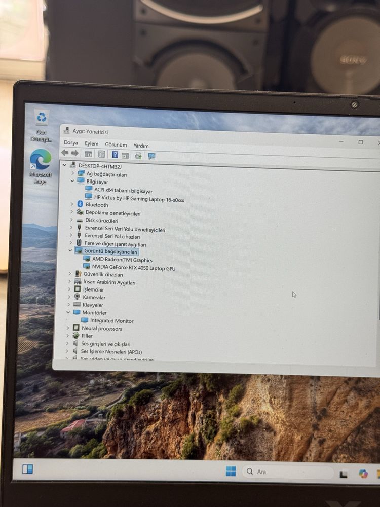 Продавам перфектен лаптоп HP VICTUS 16