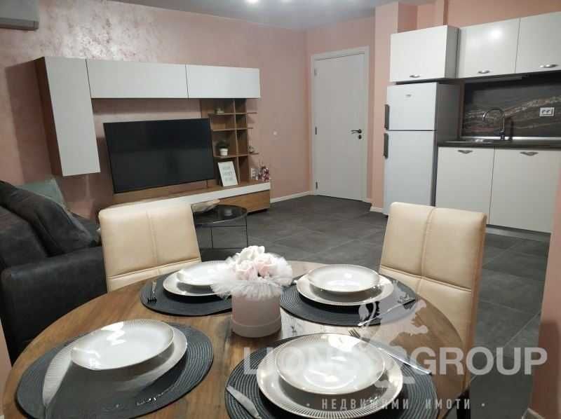 Дава се под наем Двустаен апартамент в Варна, Център - 60 кв.м за 459 € - Снимка #1