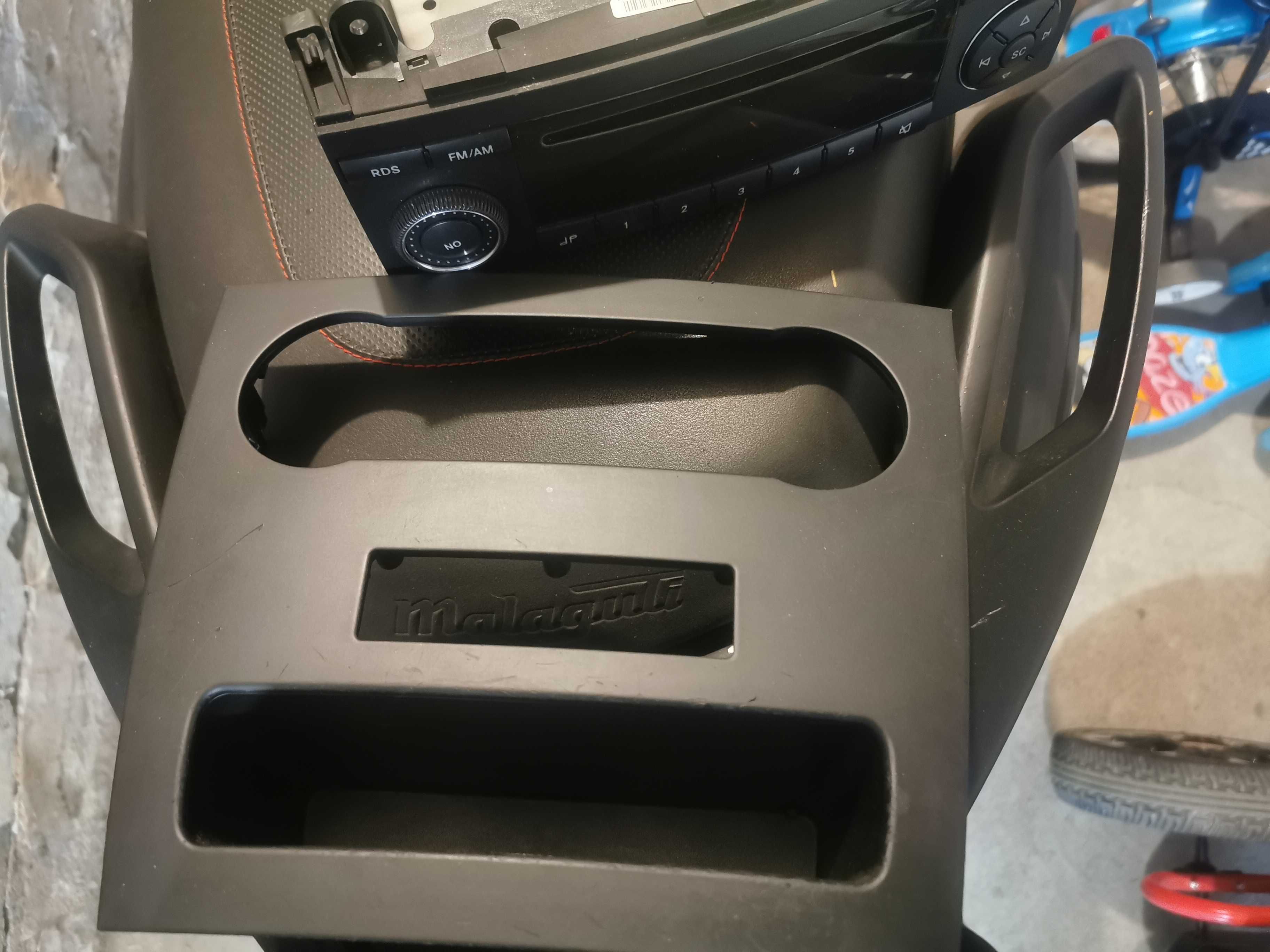 Продавам рамка и cd Player за Mercedes w169 A200