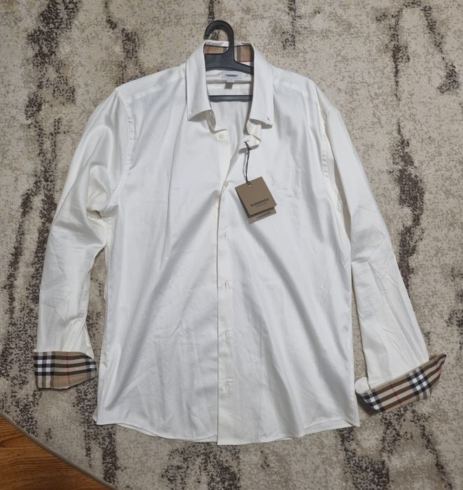 Vând Camasa Burberry barbati