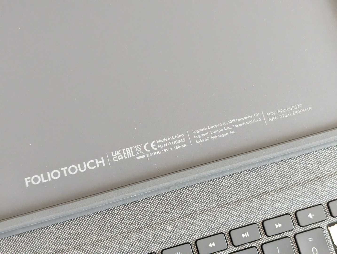 Logitech Folio Touch husa cu tastatura iluminata iPad Air, Pro 11 etc