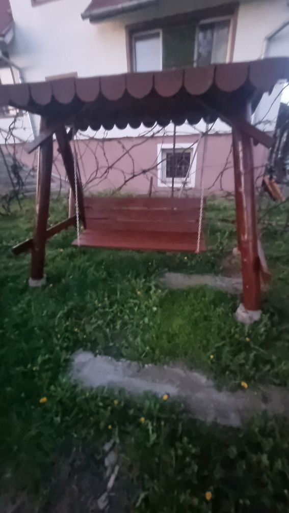 Vând la pachet foisor cu leagăn