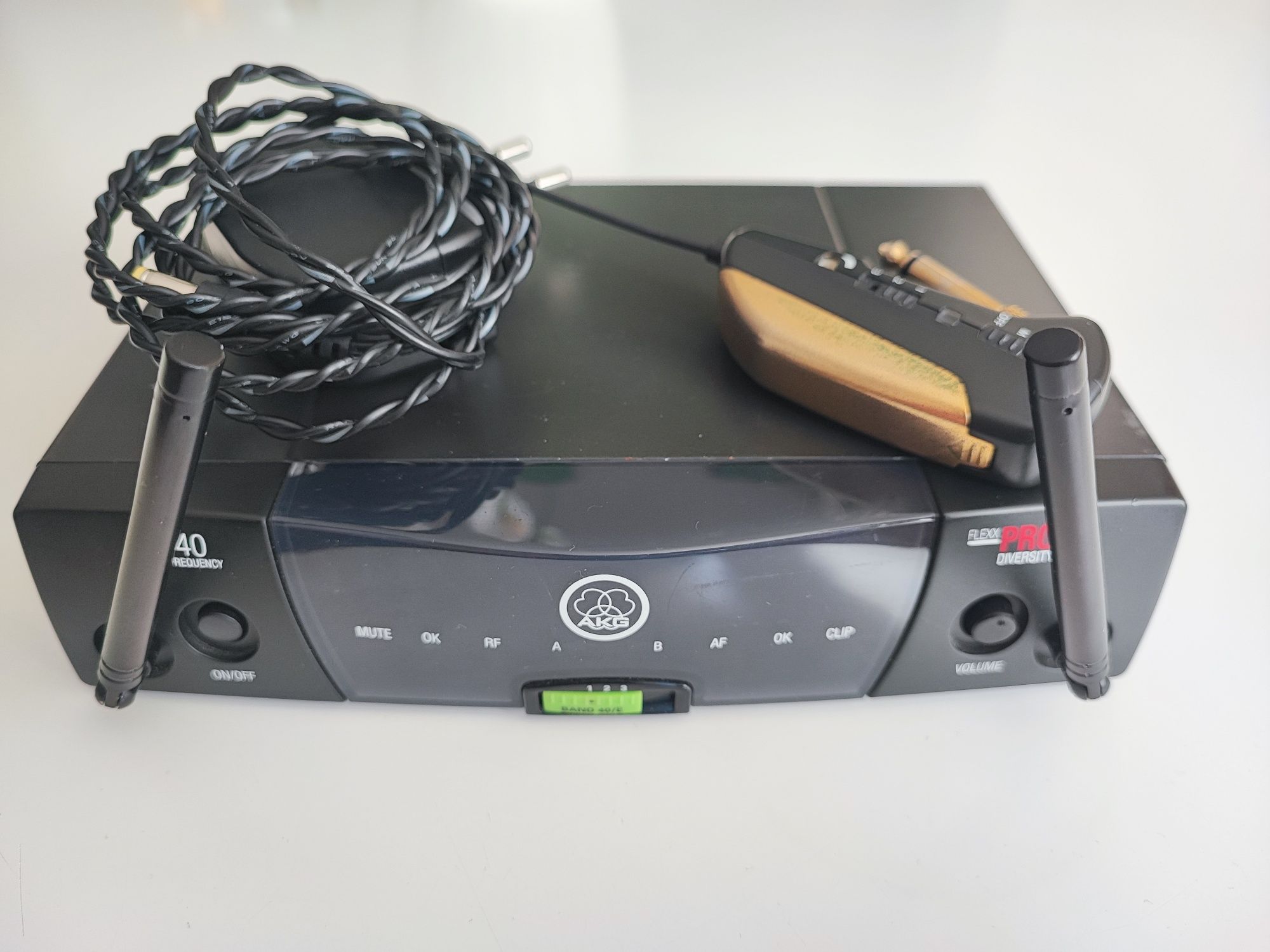 Sistem wireless AKG cu soricel