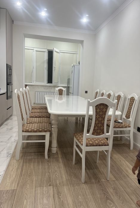 Стол со стульями