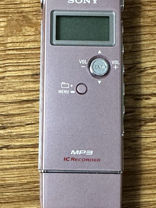 оригинален Sony диктофон IC recorder  в нежен лилав цвят!