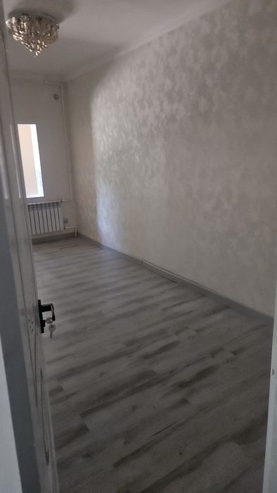 Продаётся 2х ком. кв. переделен 3х ком массив Ялангач новый рем 2/1/4