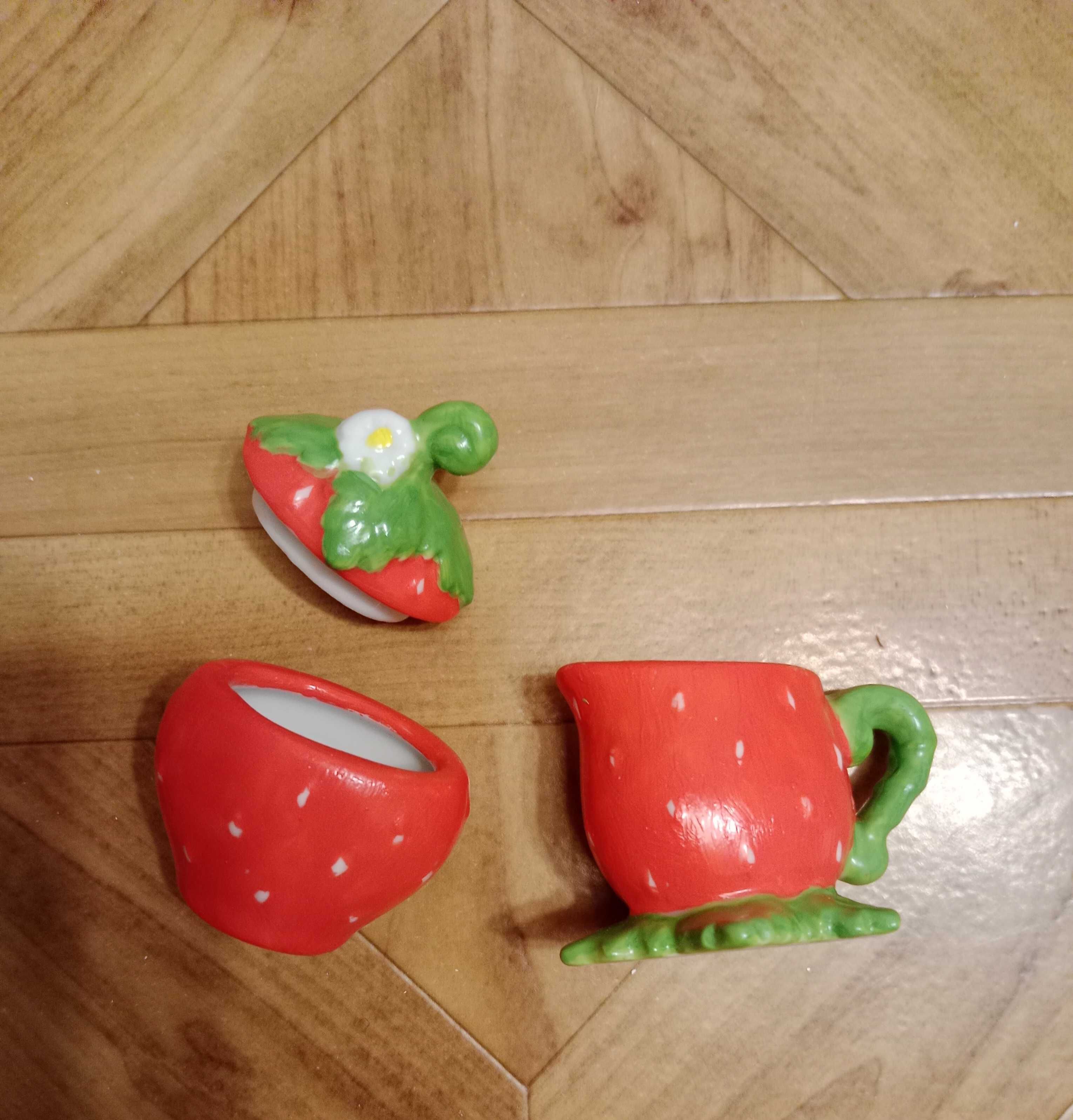 Детский игрушечный чайный керамический набор на 4-х персон.